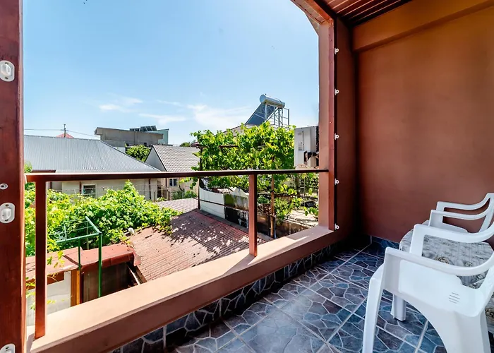 Pensión Flory De Inchiriat 3*