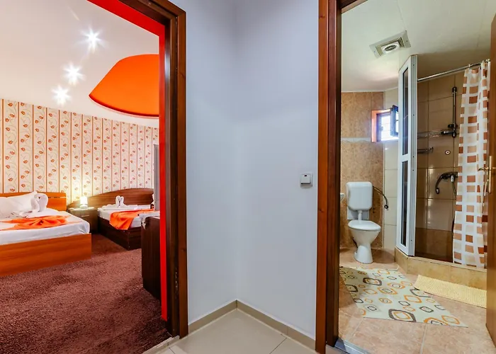 Pensión Flory De Inchiriat 3*