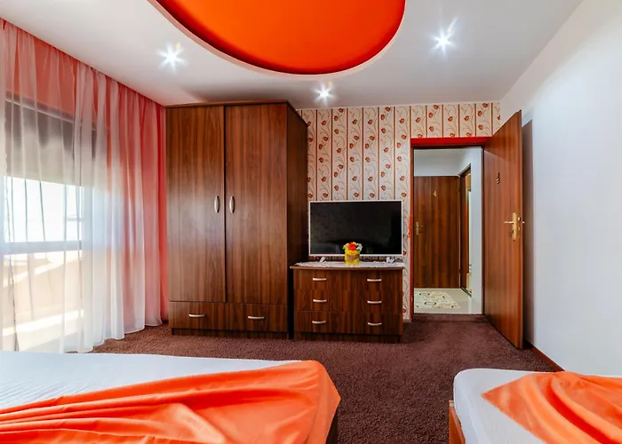 Pensión Flory De Inchiriat 3*