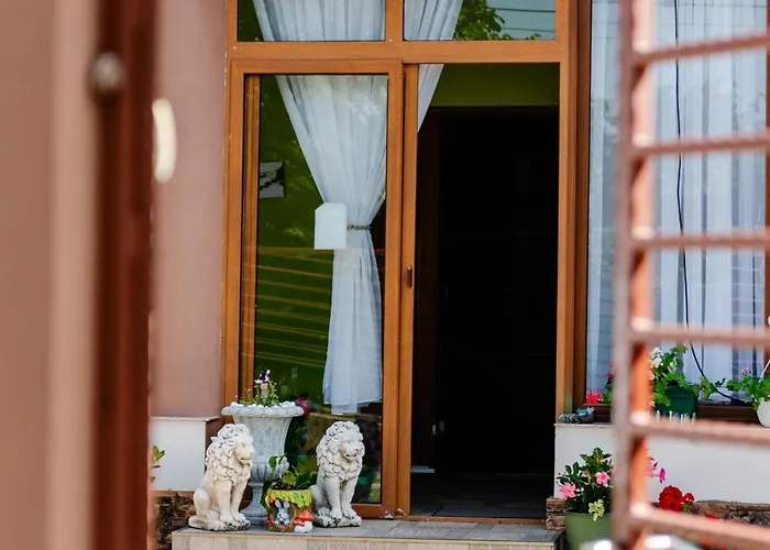 Pensión Flory De Inchiriat