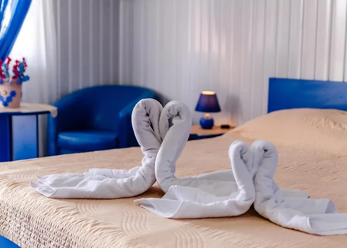 Pensión Flory De Inchiriat 3*