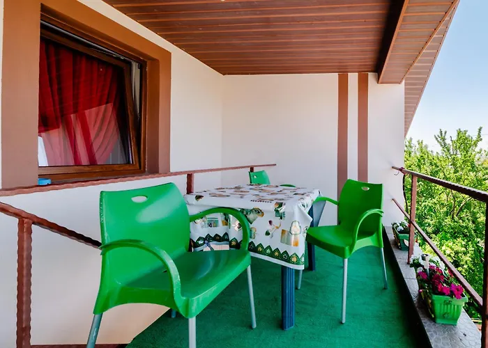 Pensión Flory De Inchiriat